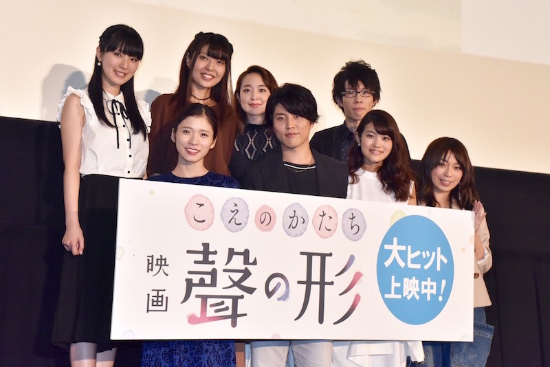 上段左から石川由依、金子有希、潘めぐみ、豊永利行。下段左から松岡茉優、入野自由、早見沙織、山田尚子。