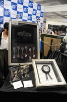 スクウェア・エニックスブースでは、「黒執事」のグッズを販売している。