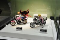 株式会社トムス・エンタテインメントブースより、「ばくおん!!」フィギュア。