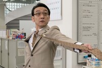 吹越満演じる佐々木和男。(c)やまさき十三・北見けんいち・小学館/テレビ東京/松竹