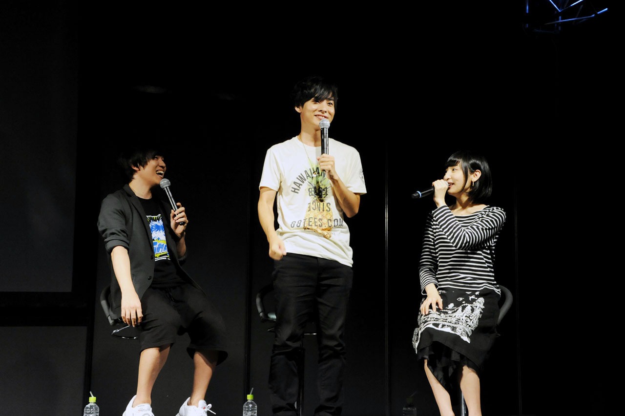 左から山下大輝、岡本信彦、佐倉綾音。