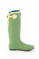 八軒勇吾モデル