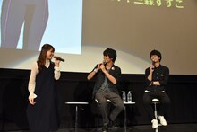 左から高岡春奈役の三森すずこ、東ナオト/タイガーマスク役の八代拓、藤井タクマ/タイガー・ザ・ダーク役の梅原裕一郎。