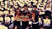 「タイガーマスクW」先行上映会の様子。左から高岡春奈役の三森すずこ、東ナオト/タイガーマスク役の八代拓、藤井タクマ/タイガー・ザ・ダーク役の梅原裕一郎。