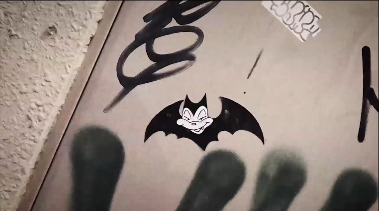 「BILLY BAT」のショートムービーより。