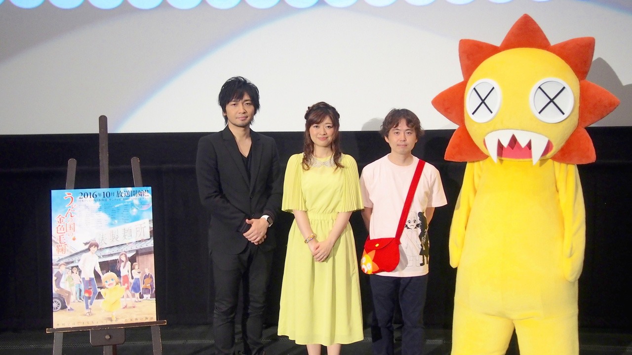 「うどんの国の金色毛鞠」先行上映会の様子。左から俵宗太役の中村悠一、ポコ／モモ役の古城門志帆、宅野誠起監督、ガオガオちゃんの着ぐるみ。