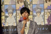 二海堂晴信役の岡本信彦。