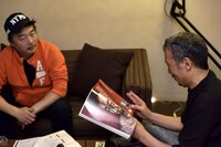 左から増田俊也、小林まこと。