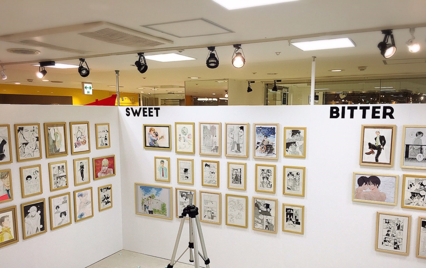 「PARCO×on BLUE原画展」の様子。