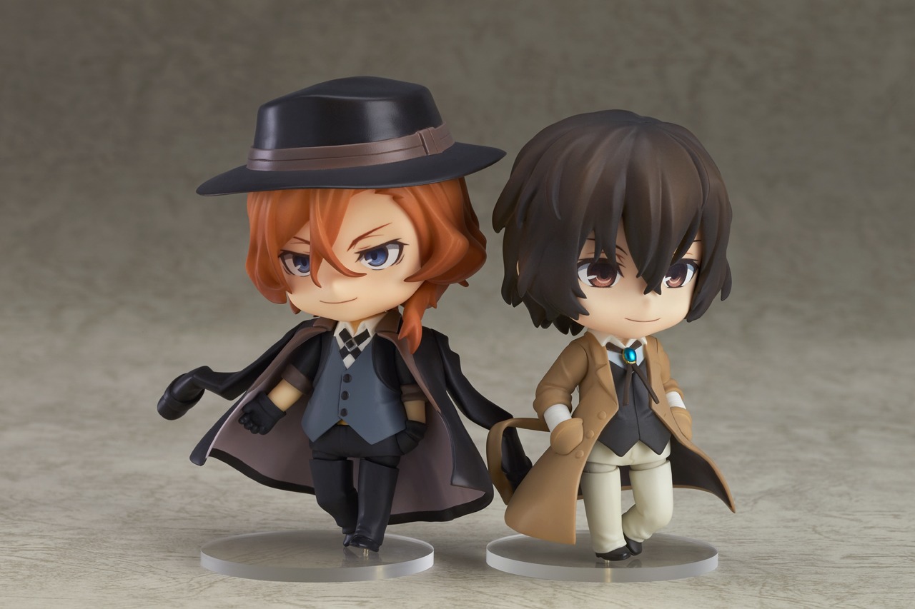 「ねんどろいど 中原中也」（左）と、別売りの「ねんどろいど 太宰治」。