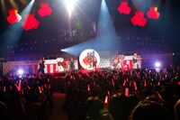 JAM Projectによるライブの様子。