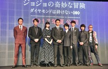 左から伊勢谷友介、真剣佑、小松菜奈、山崎賢人、神木隆之介、岡田将生、山田孝之、三池崇史監督。