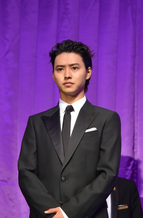 東方仗助役の山崎賢人。