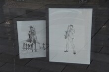 ショーウィンドウには石塚真一の原画も展示されている。