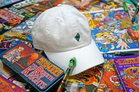 「エスパークス」コラボアイテムのルック。