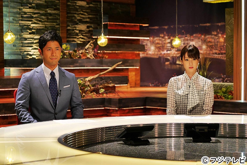 「世にも奇妙な物語 ’16秋の特別編」より。左から榎並大二郎、深田恭子。