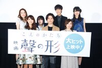 下段左から早見沙織、入野自由、山田尚子監督。上段左から潘めぐみ、悠木碧、小野賢章、石川由依。