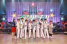 朗読劇「SOUND THEATRE チア男子!! ～GO! 音劇男子!!～」の様子。左から北原知奈、小野友樹、小西克幸、林勇、米内佑希、岡本信彦、杉田智和、桑野晃輔、畠中祐、福島桂子。