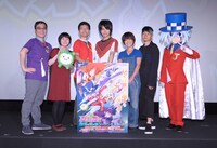 左から佐藤大、寺本幸代監督、たかはしひでやす、村瀬歩、小林由美子、岸尾だいすけ、怪盗ジョーカー。