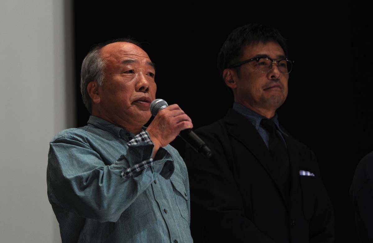 左から不破万作、光石研。