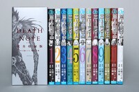 「DEATH NOTE 完全収録版」とジャンプコミックス版「DEATH NOTE」12冊分の比較画像。(c)大場つぐみ・小畑健／集英社