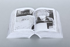 Death Note 全12巻が1冊に 2400ページ 厚さ約8cmの 完全収録版 コミックナタリー