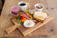 Good Morning Cafe千駄ヶ谷店で提供される「特製朝食セットDeluxe版」。