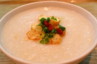 謝甜記で提供される「中華粥朝食」。