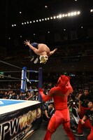 タイガーマスクWvsレッドデスマスクより。 (c)新日本プロレス