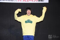 「ハッスルハッスル～！」と、1人で突如囲み取材に現れた十四松役の小澤廉。