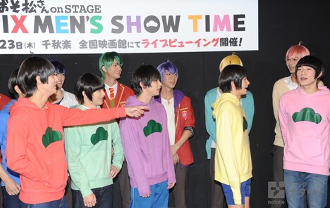 天然キャラでツッコミを受けまくる赤澤遼太郎(右)。