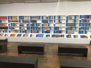 「文化庁メディア芸術祭20周年企画展―変える力」マンガライブラリーの様子。