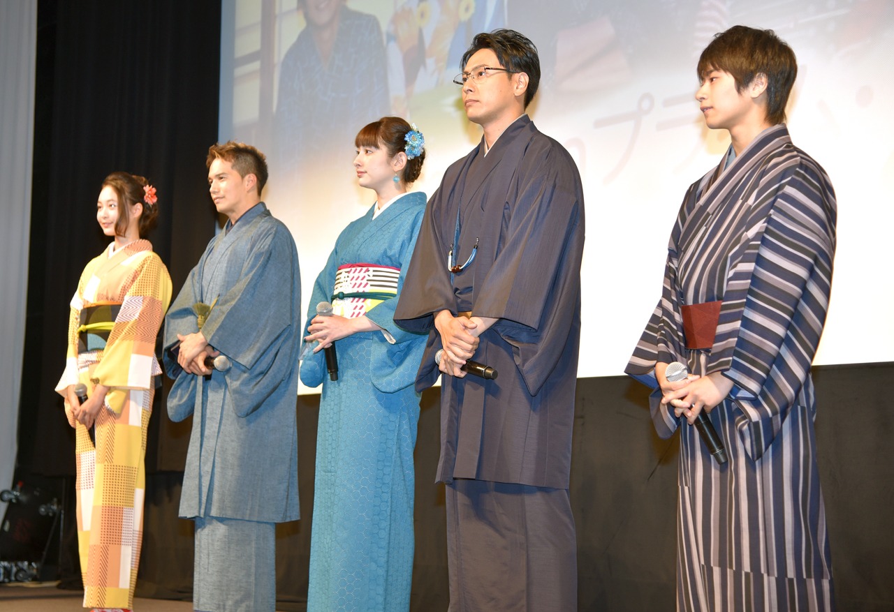 会見の様子。