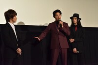 「彼岸島 デラックス」初日舞台挨拶の様子。