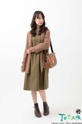 「夏目友人帳コラボワンピース」カーキ着用画像