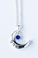 増長和南モデルのネックレス。