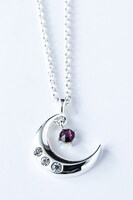 野目龍広モデルのネックレス。