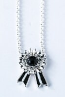 北門倫毘沙モデルのネックレス。