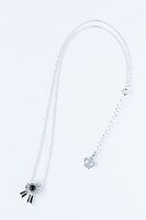 北門倫毘沙モデルのネックレス。