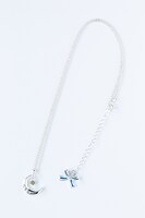 釈村帝人モデルのネックレス。