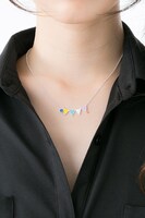 愛染健十モデルのネックレスの着用例。