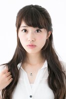 是国竜持モデルのネックレスの着用例。