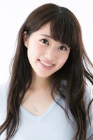 釈村帝人モデルのネックレスの着用例。