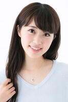 増長和南モデルのネックレスの着用例。