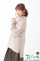 「夏目友人帳コラボニットプルオーバー」グレー着用画像