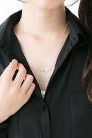 阿修悠太モデルのネックレスの着用例。