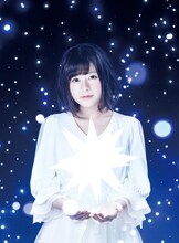 小岩井吉乃役の水瀬いのり。