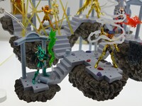 左から「D.D.PANORAMATION 廬山昇龍覇 -ドラゴン紫龍-」、「D.D.PANORAMATION 巨蟹宮の死闘 -キャンサーデスマスク-」