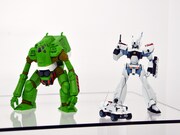 左から「ROBOT魂 <SIDE LABOR> タイラント2000」「ROBOT魂 <SIDE LABOR> イングラム3号機」（ともに参考出展）