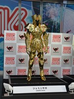 ジェミニサガの立像。